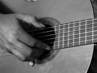 5 sposobów na walkę gitarzysty z tremą, czyli jak dobrze przygotować się do występu